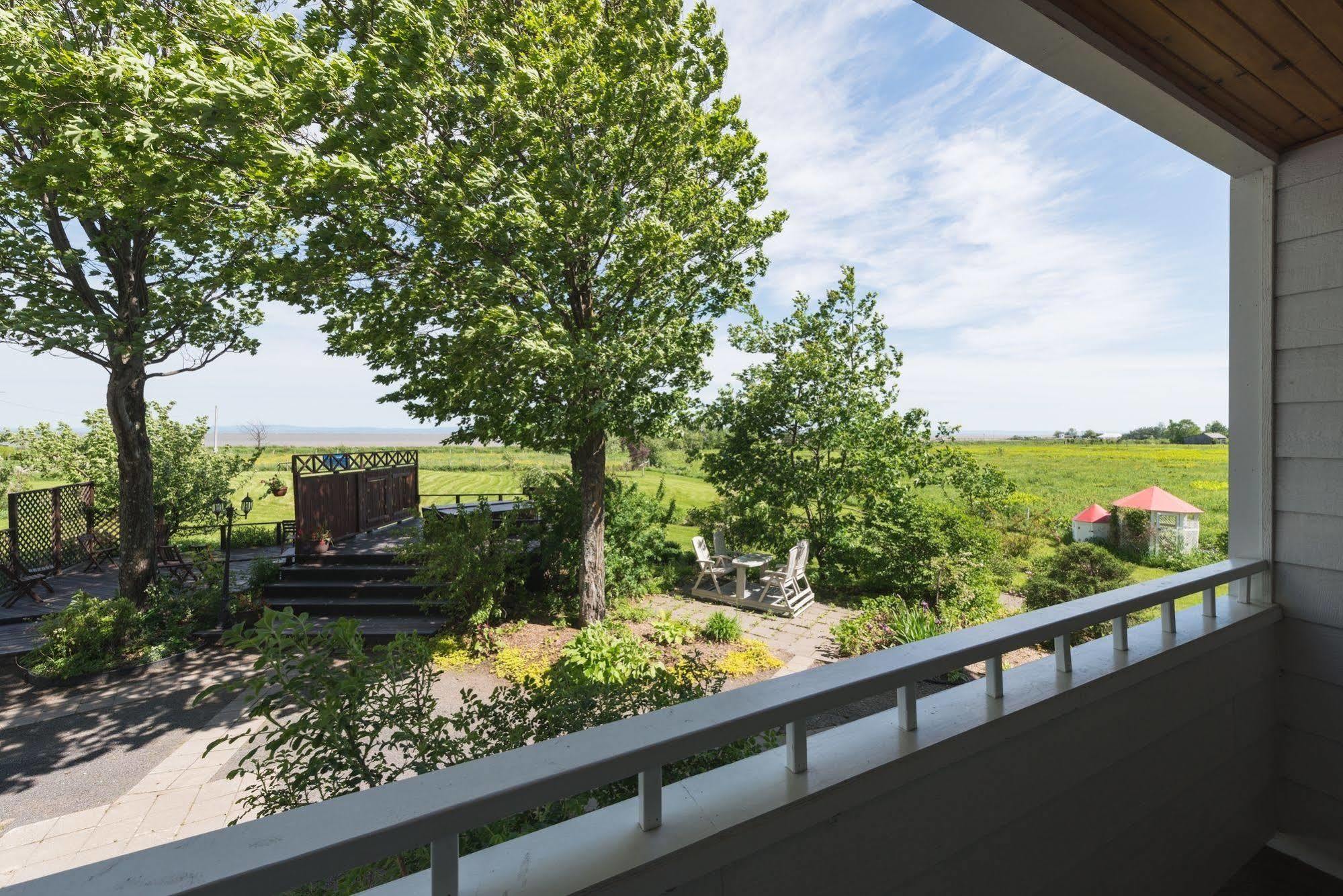 Auberge La Courtepointe Petite-Riviere-Saint-Francois Esterno foto
